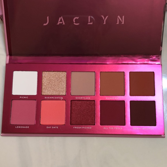Jaclyn Cosmetics Strawberry Feels 10 Pan Eyeshadow Palette 17g NIB - Picture 1 of 12